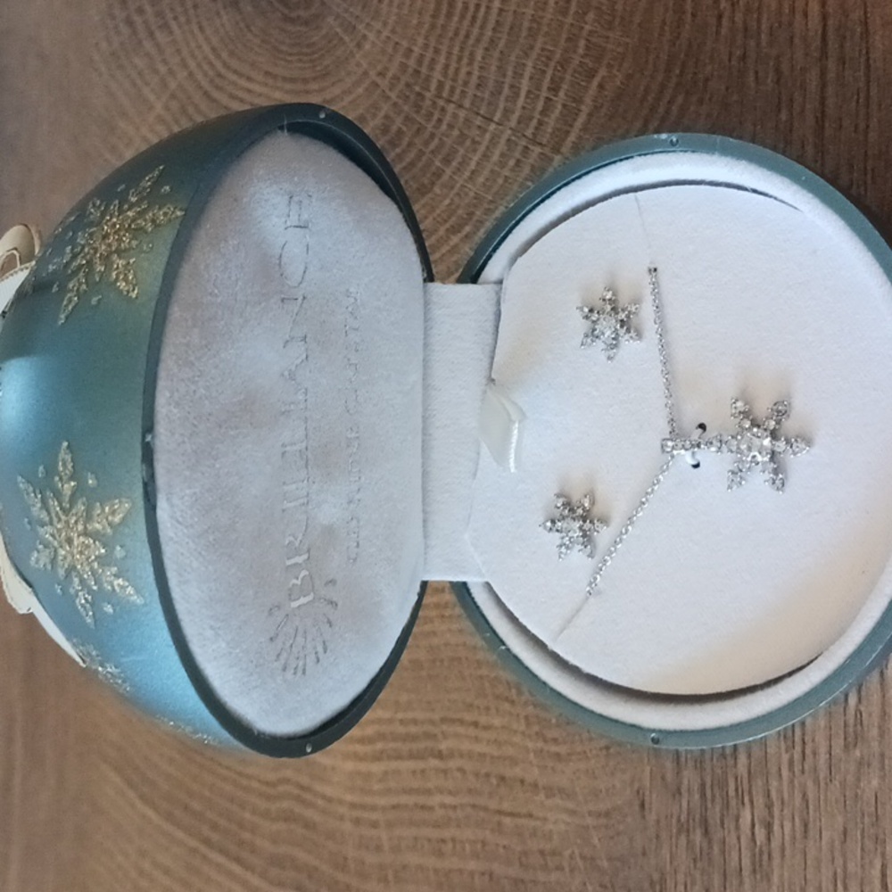 Silver Snowflake Jewelry Set